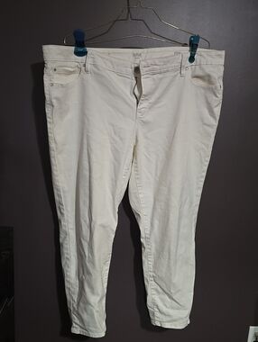 a.n.a White Ankle-Length Cropped Jeans